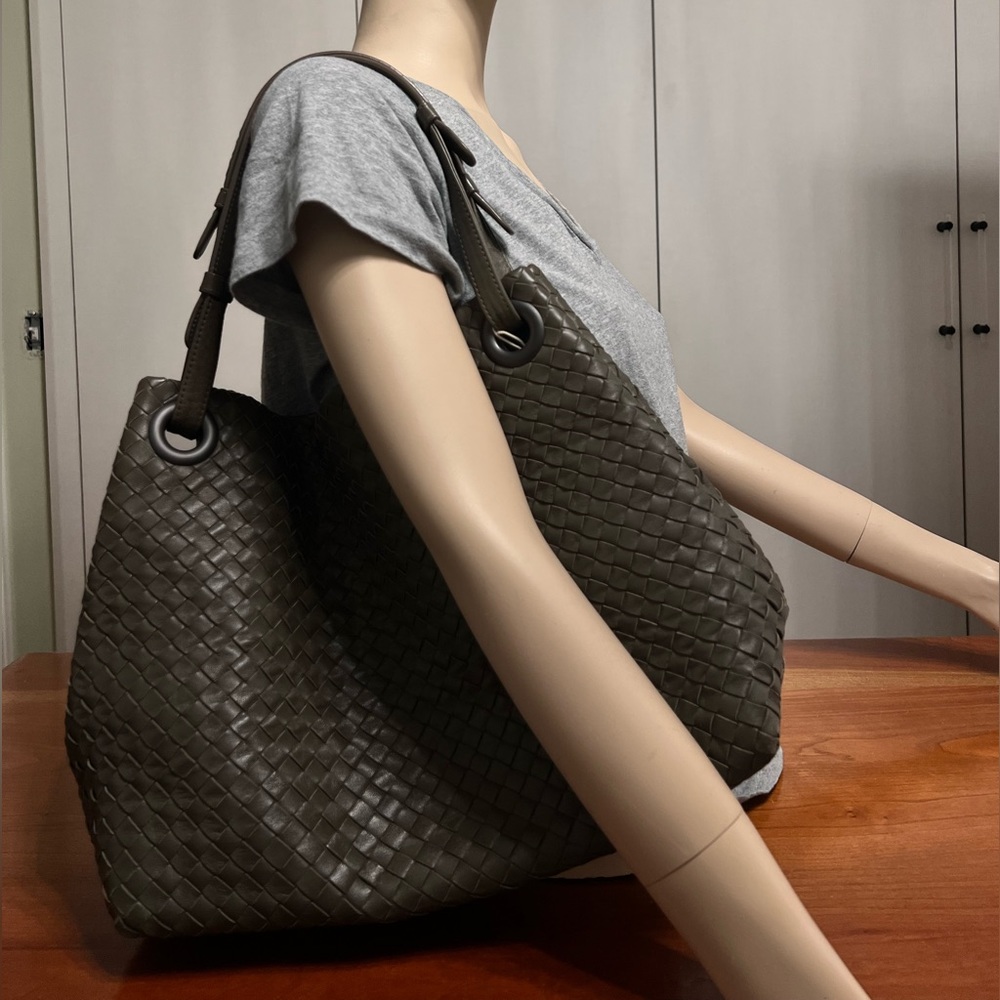 Bottega Veneta Garda Medium Intrecciato Bag - Picture 3 of 9